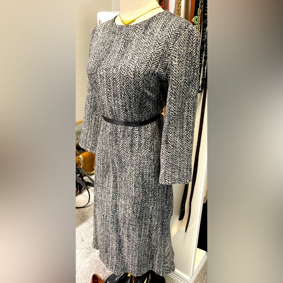CAROLINA HERRERA Black & White Herringbone Sheath Pencil Dress Round Neckline 12 - Picture 3 of 10